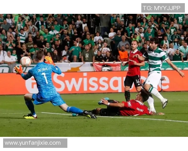 奥莫尼与埃因霍的精彩对决揭示足球战术与团队合作的重要性 奥莫尼与埃因霍的精彩对决揭示足球战术与团队合作的重要性